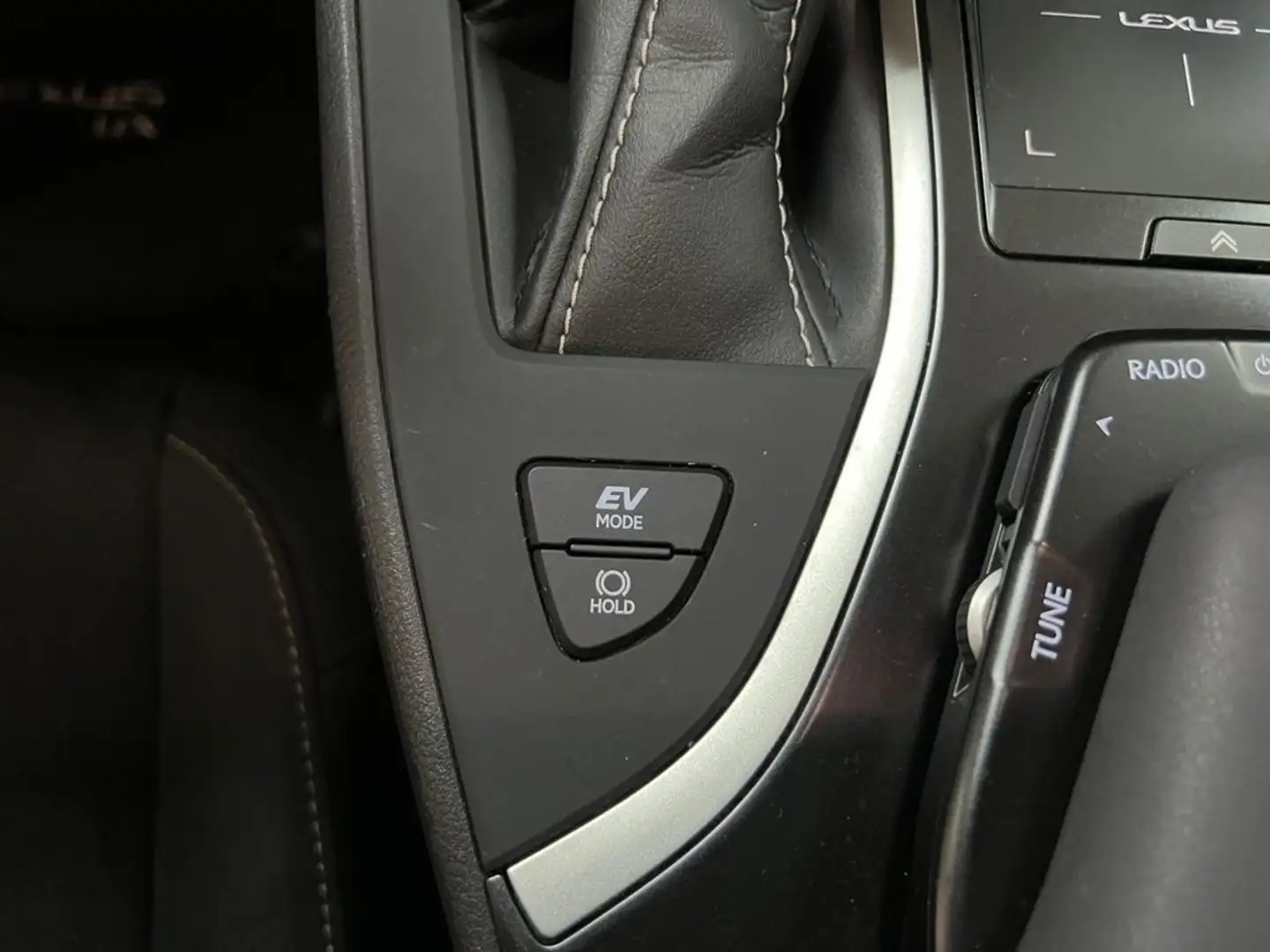 Lexus UX 250h 2.0 Business Rouge - 2