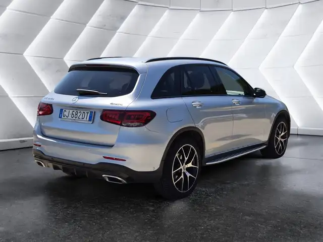 Mercedes-Benz GLC view 4