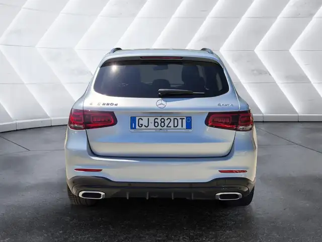 Mercedes-Benz GLC view 3