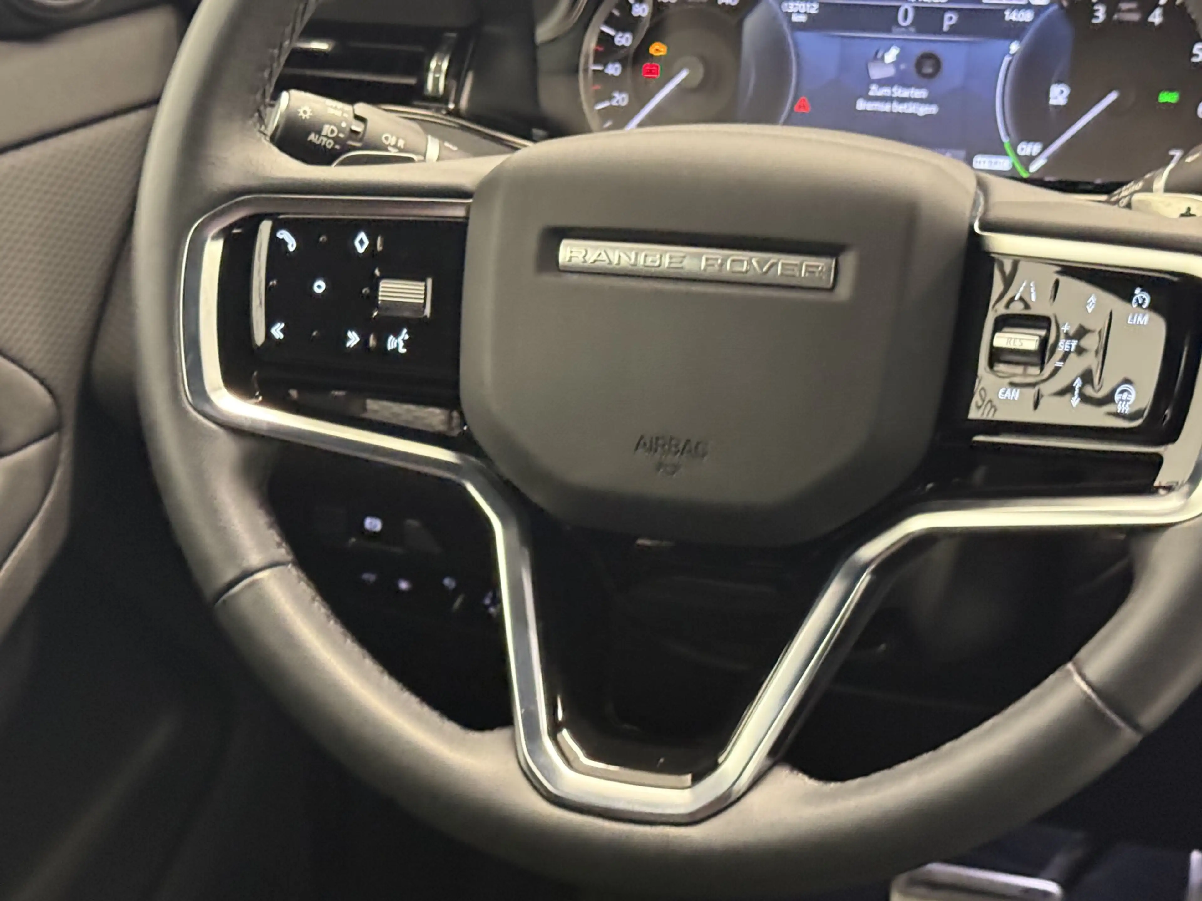 Land Rover Range Rover Evoque P300e AWD R-Dynamic S — photo 10