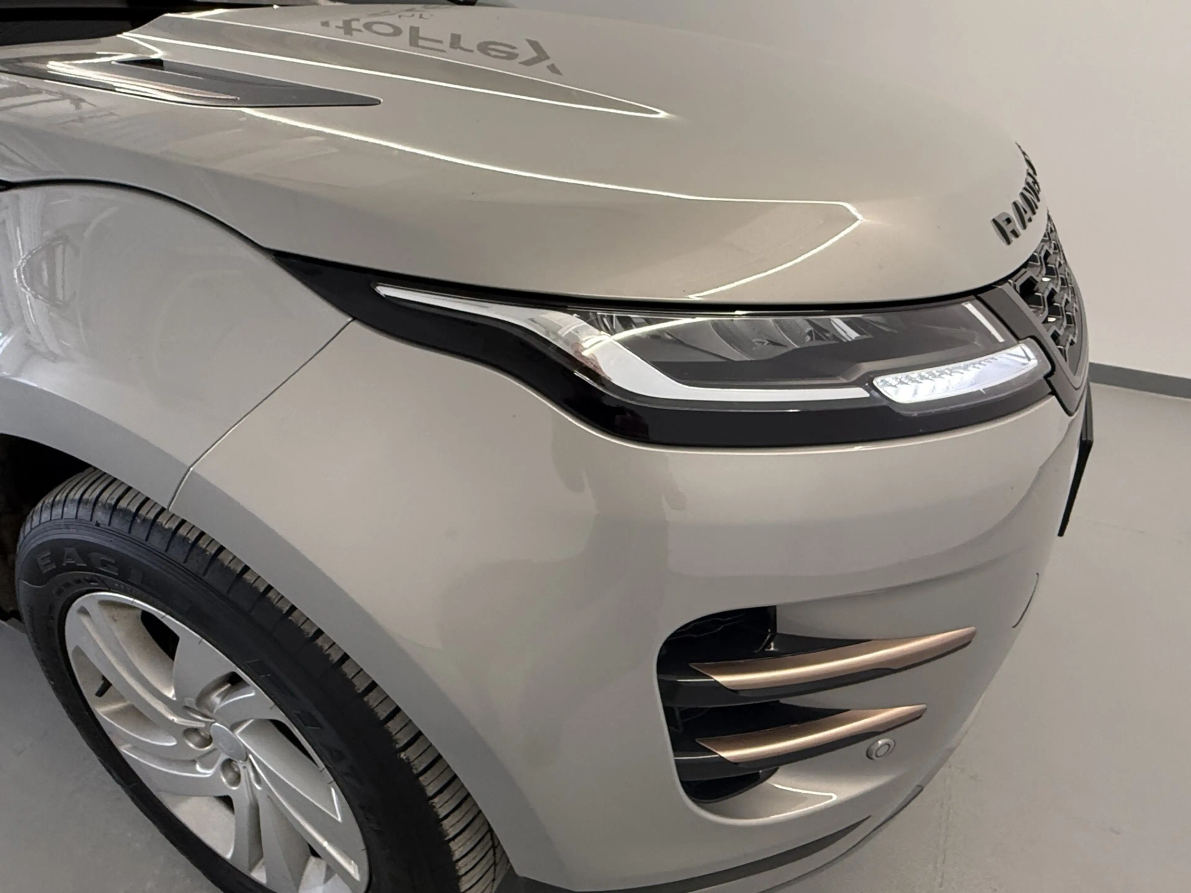 Land Rover Range Rover Evoque P300e AWD R-Dynamic S — photo 15