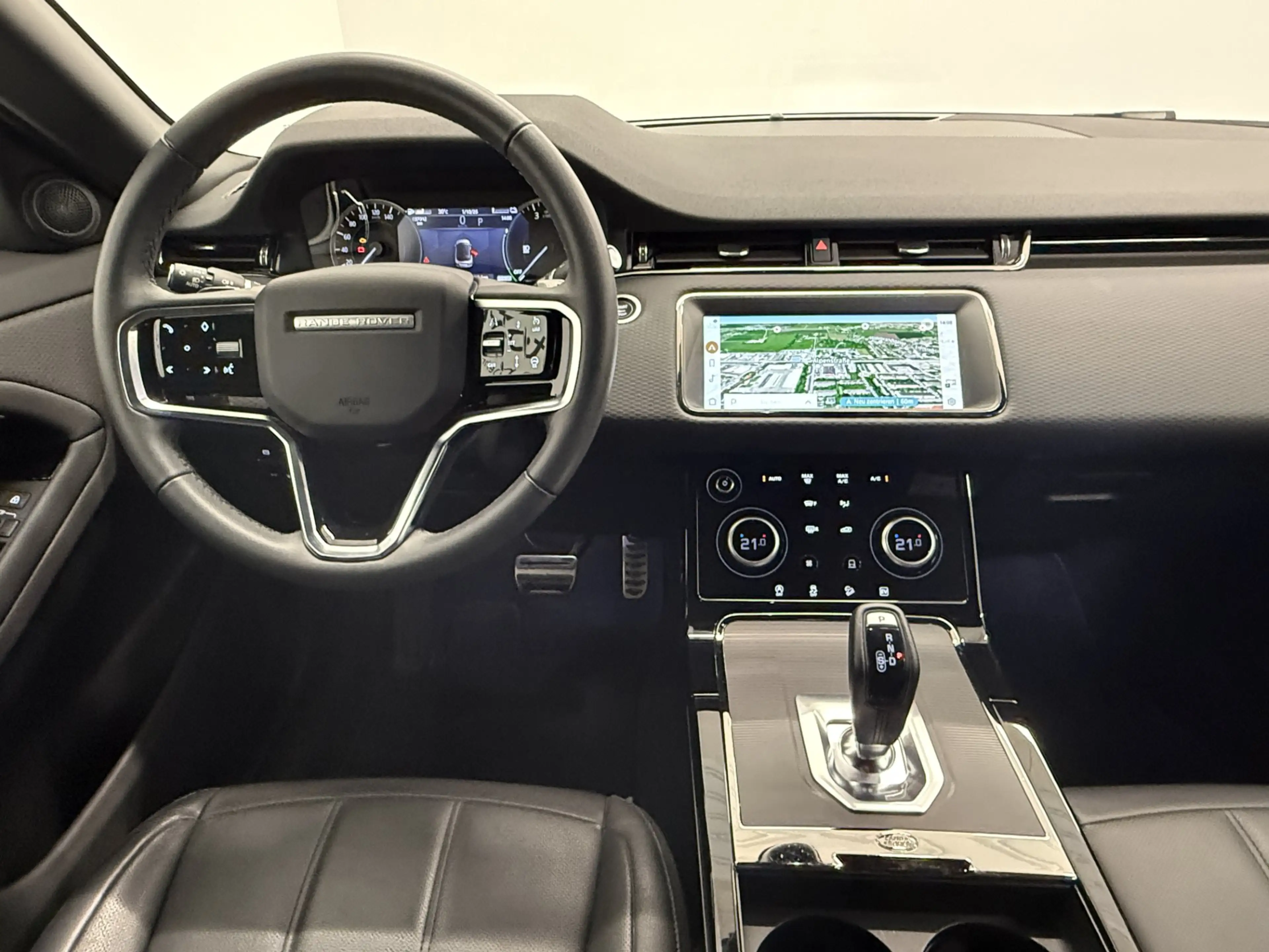 Land Rover Range Rover Evoque P300e AWD R-Dynamic S — photo 6