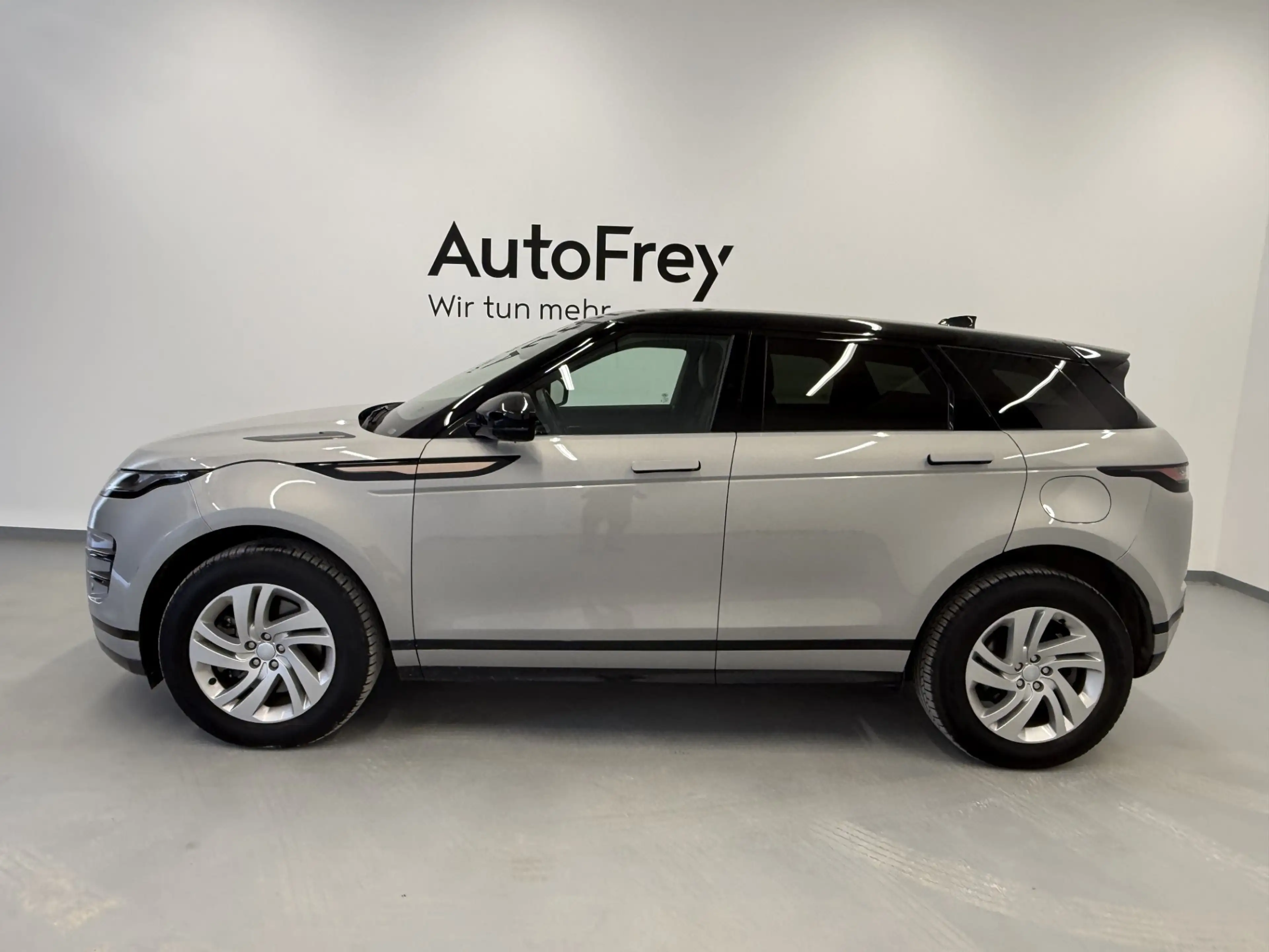 Land Rover Range Rover Evoque P300e AWD R-Dynamic S — photo 4