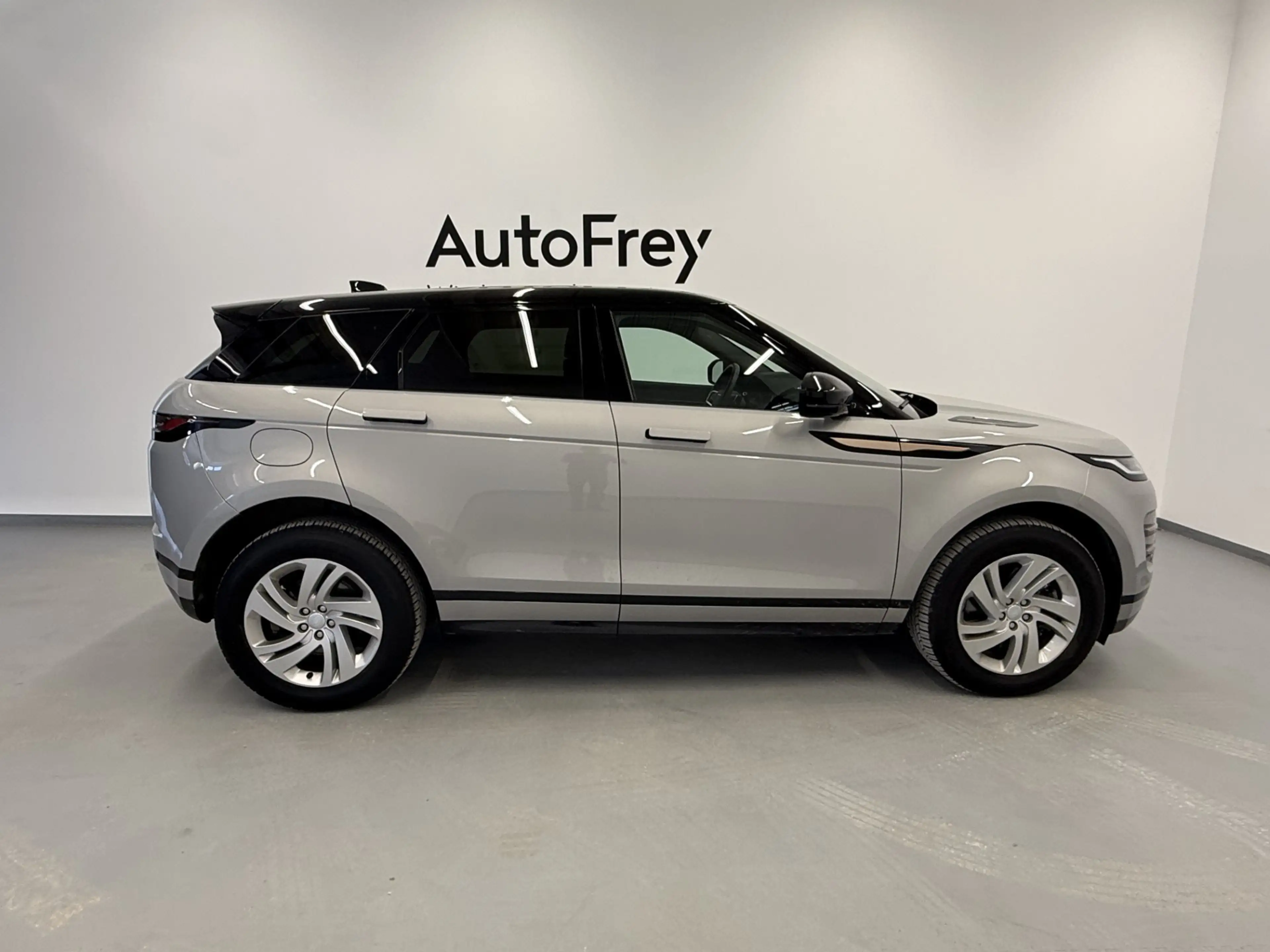 Land Rover Range Rover Evoque P300e AWD R-Dynamic S — photo 3