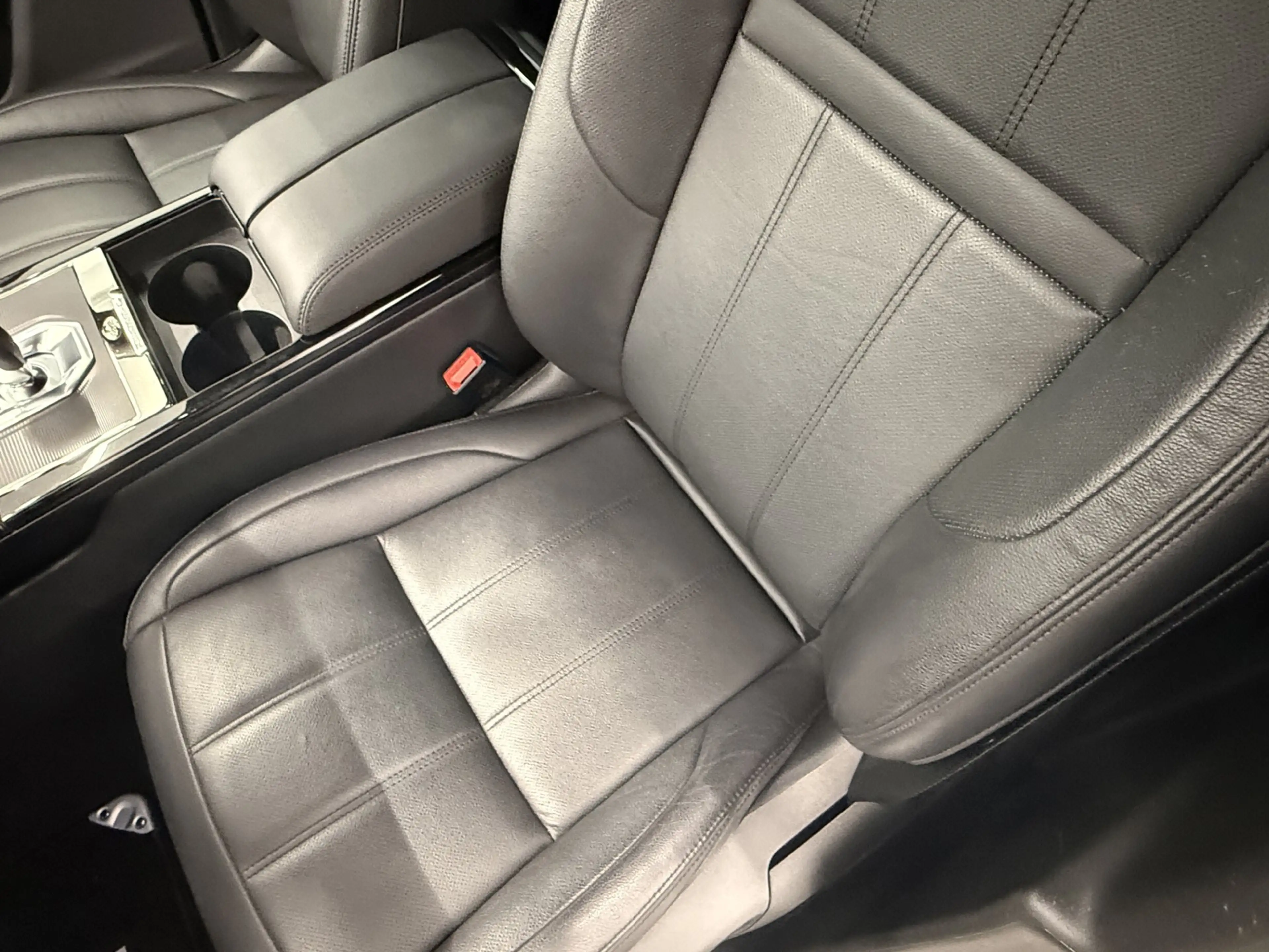 Land Rover Range Rover Evoque P300e AWD R-Dynamic S — photo 12