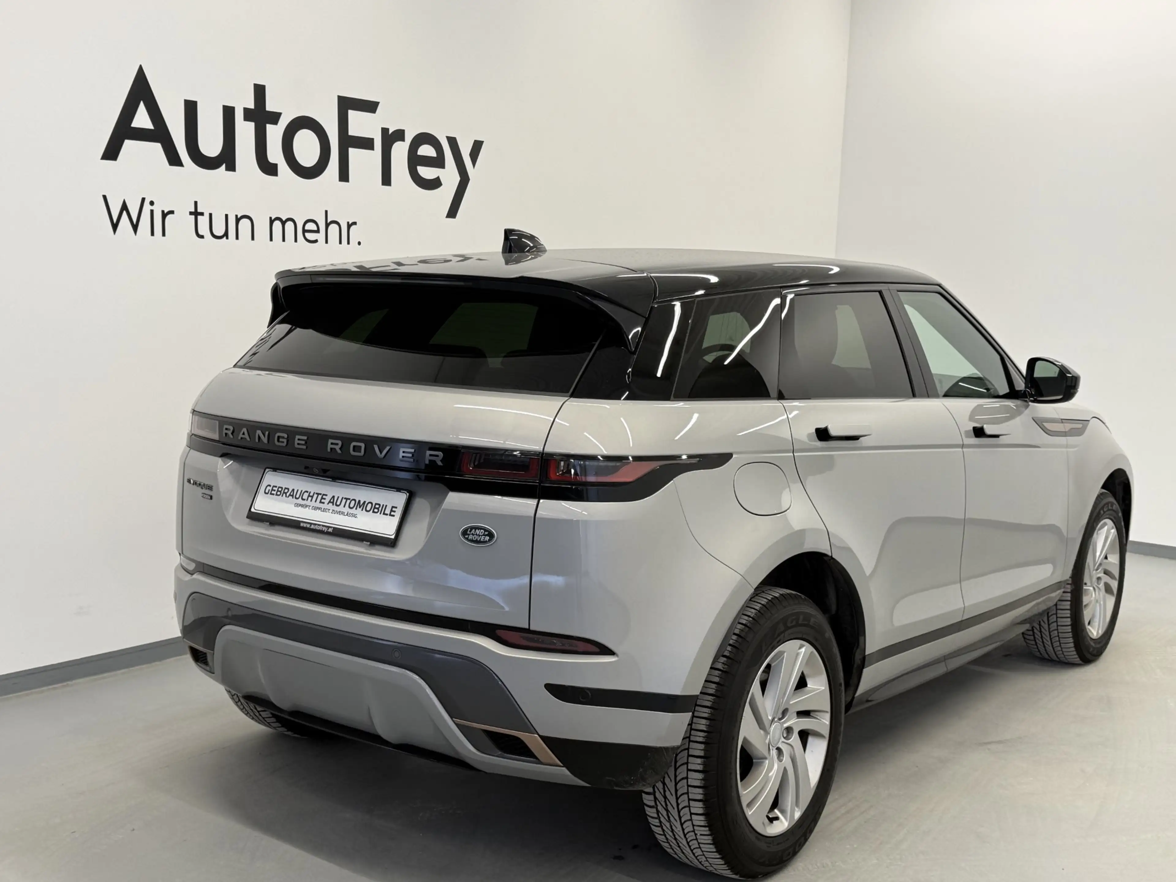 Land Rover Range Rover Evoque P300e AWD R-Dynamic S — photo 2