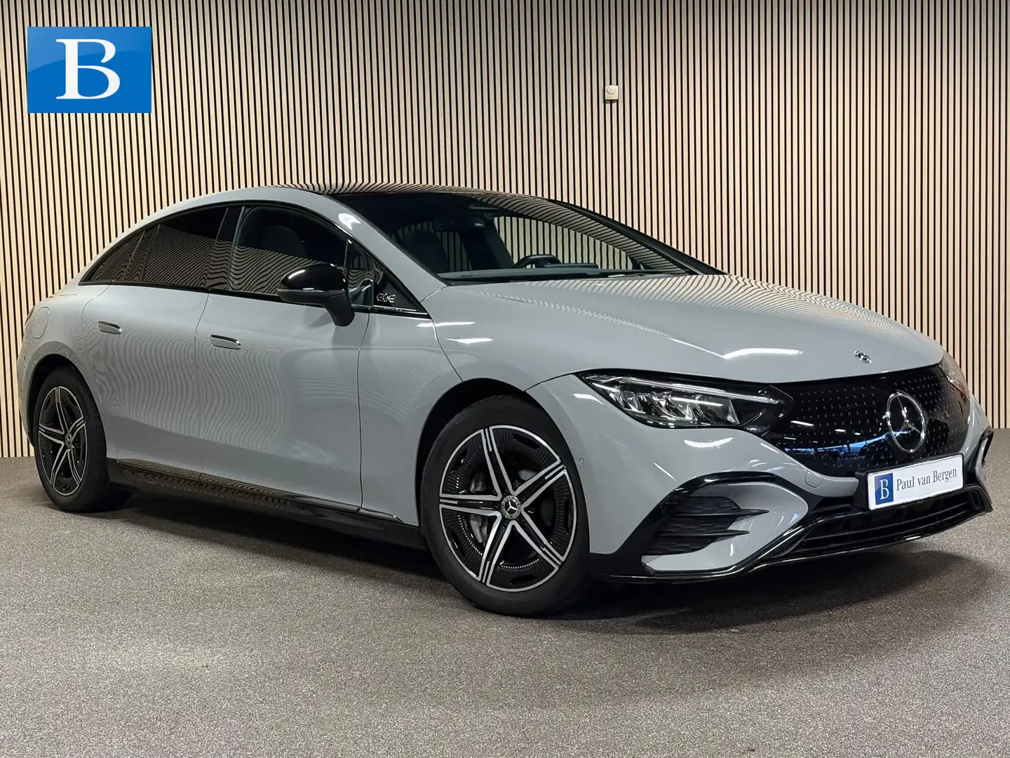 Mercedes-Benz EQE 300 AMG Styling 89 kWh-PANORAMA-NIGHT-MEMORY-ACC-CAMER Grijs - 1