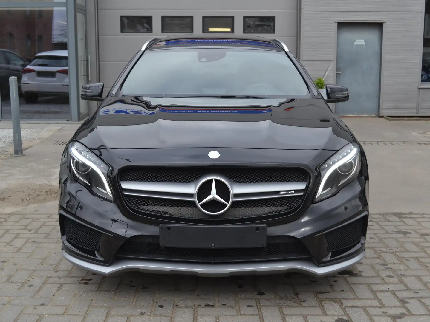 Mercedes-Benz GLA 45 AMG PANO/H&K Grijs - 2
