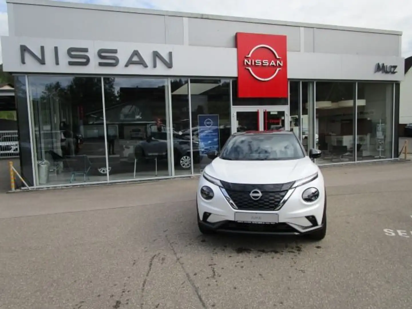 Nissan Juke JUKE 1.6 HYBRID 143 PS 4AMT N-CONNECTA Winter II Schwarz - 2