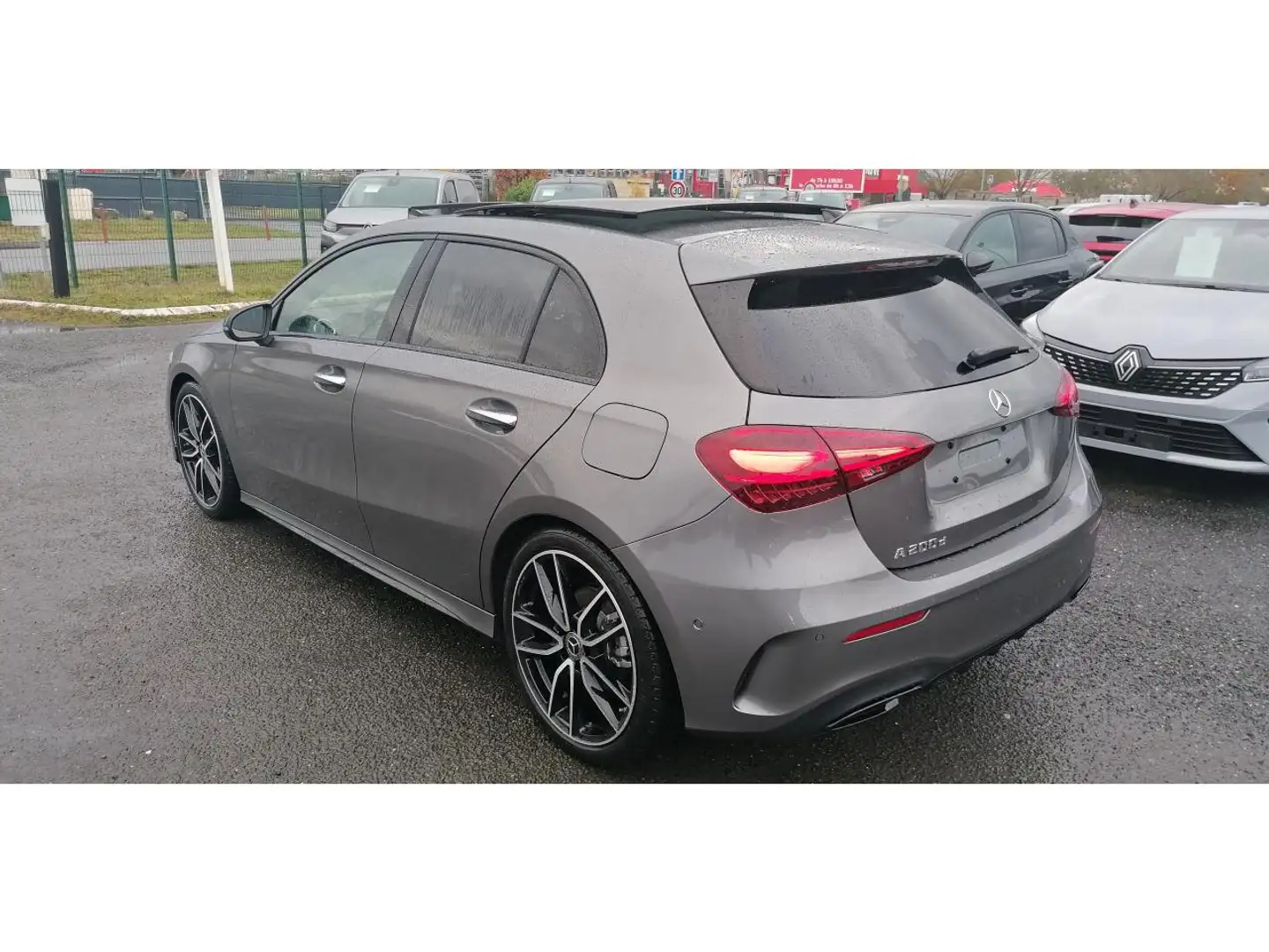 Mercedes-Benz A 200 200 d 8G-DCT AMG Line Exclusive Design PRIX HT POUR EXPORT DZ Gris - 2
