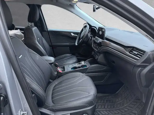 Ford Kuga view 3