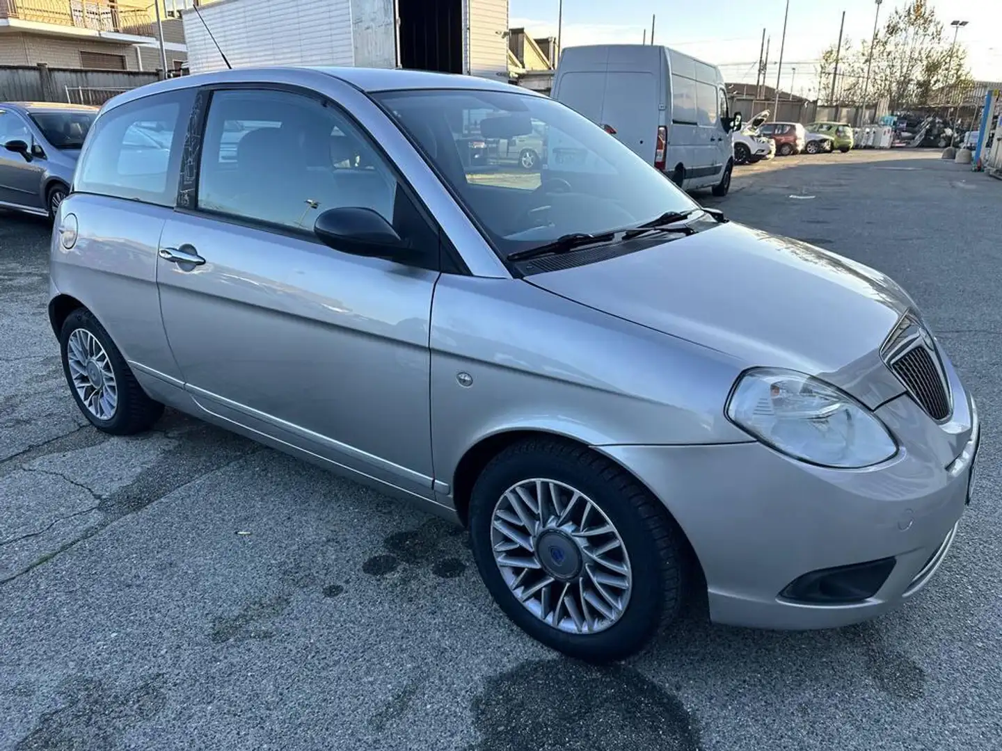 Lancia Ypsilon 1.2 8v Argento Silver - 2