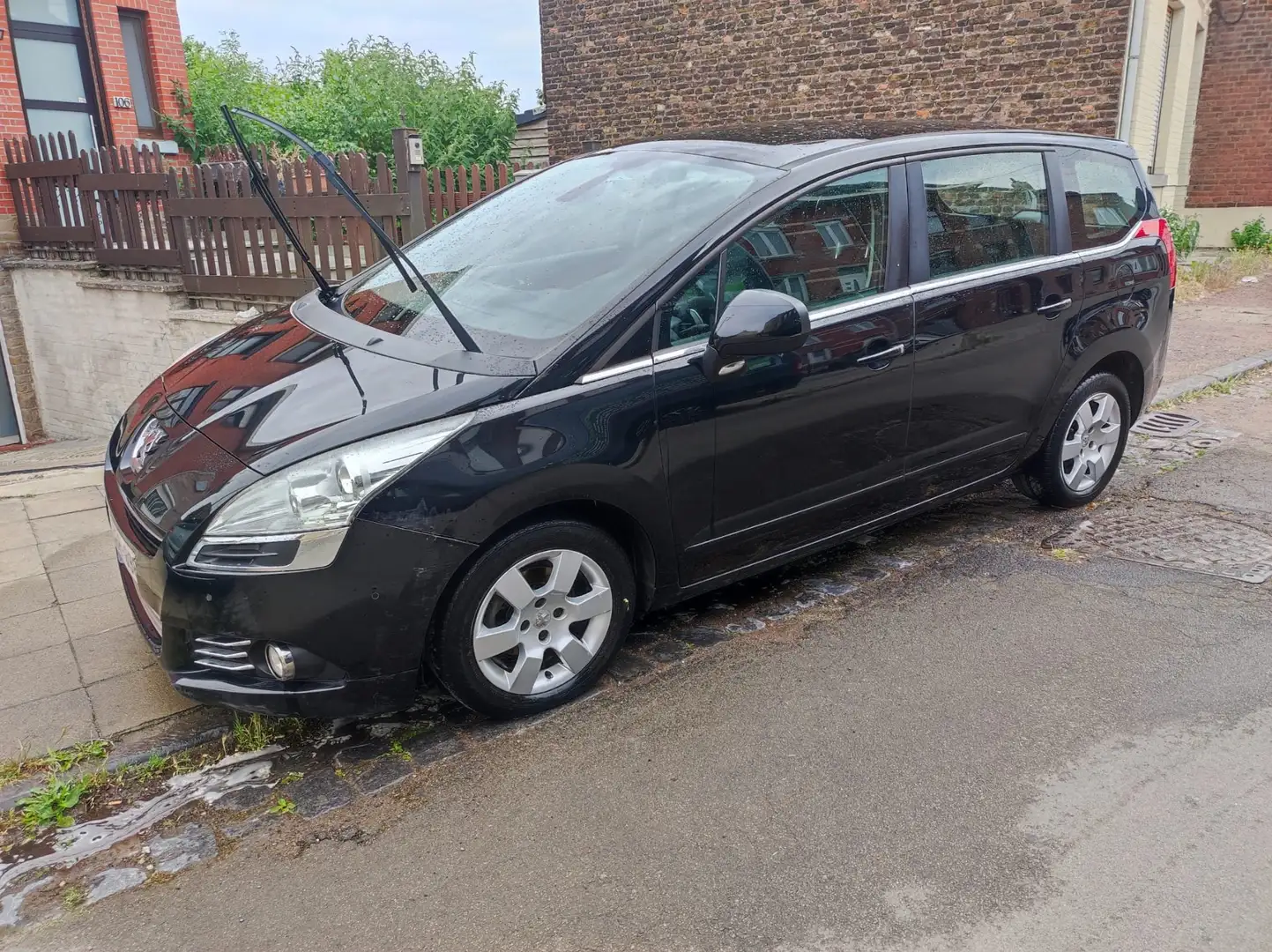 Peugeot 5008 1.6 HDi Boîte Automatique, Toit Pano, GPS Schwarz - 2