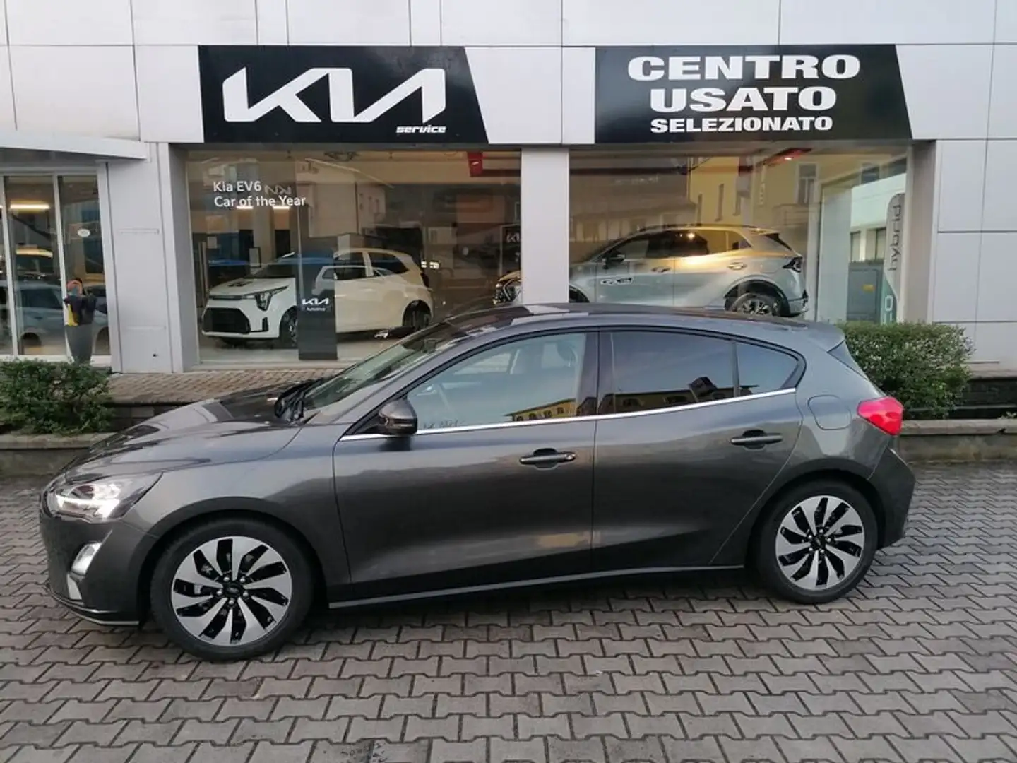 Ford Focus 1.5 EcoBlue 120 CV 5p. Business Grau - 2