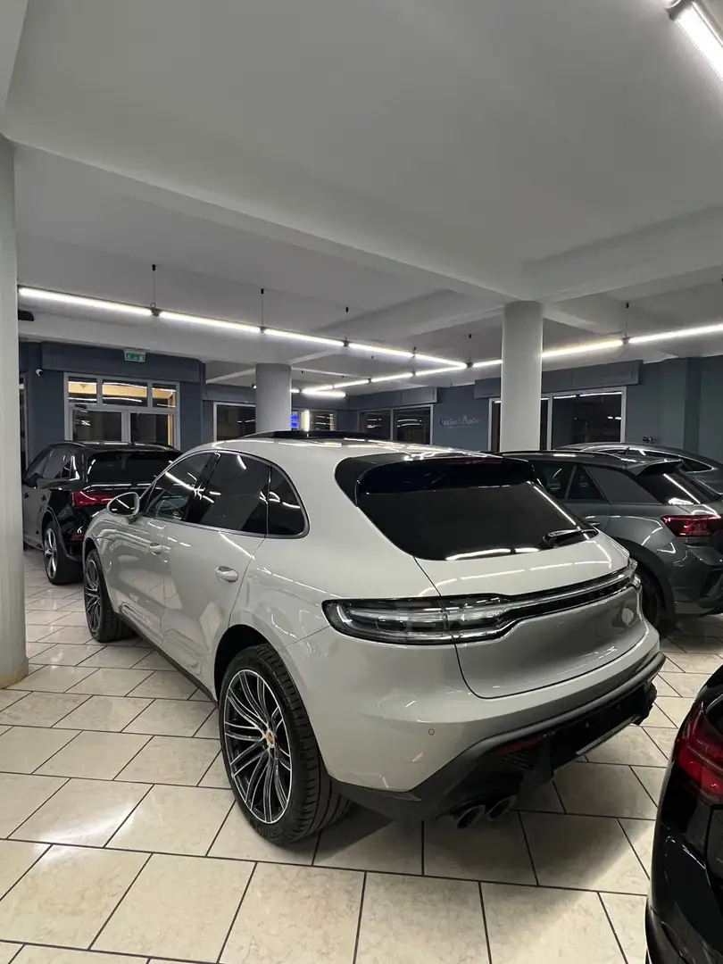 Porsche Macan 2.0 T Grau - 2