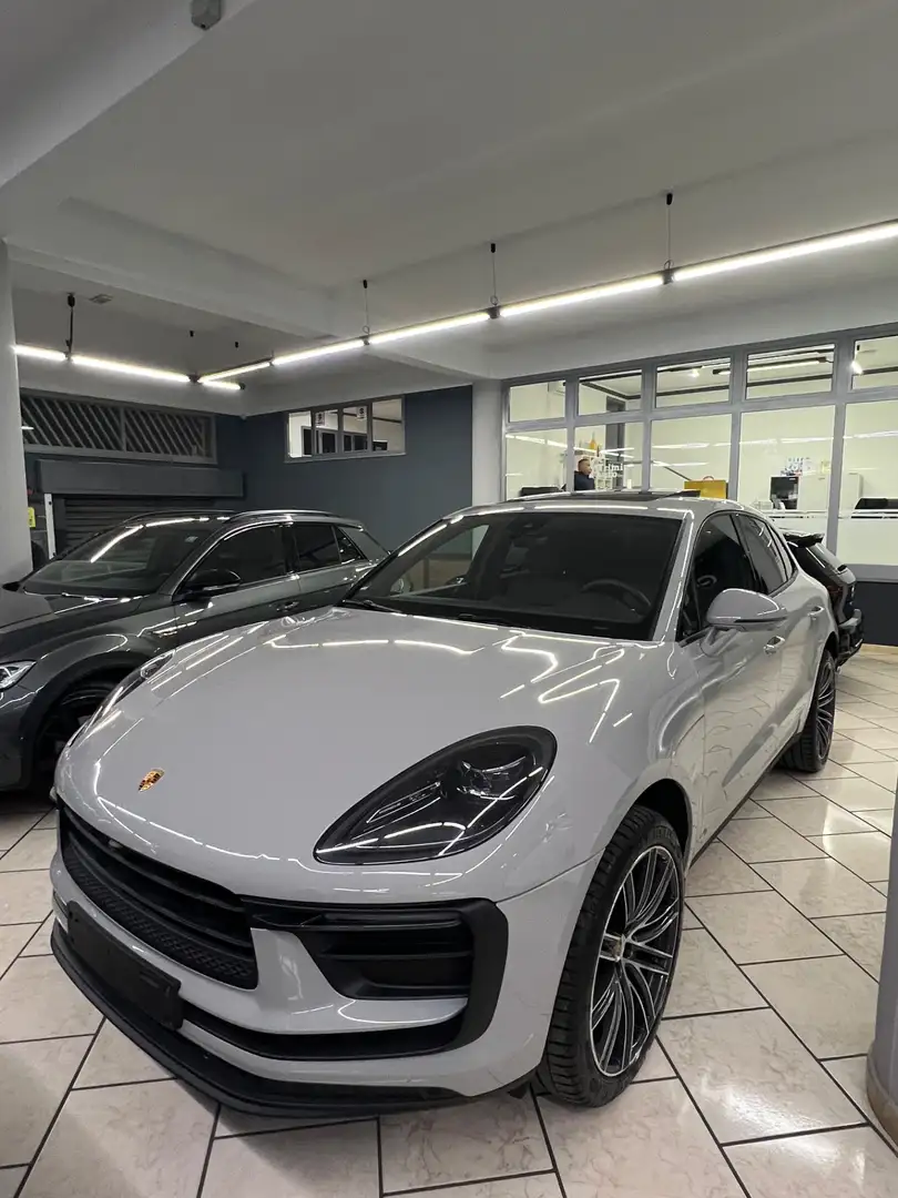 Porsche Macan 2.0 T Grau - 1