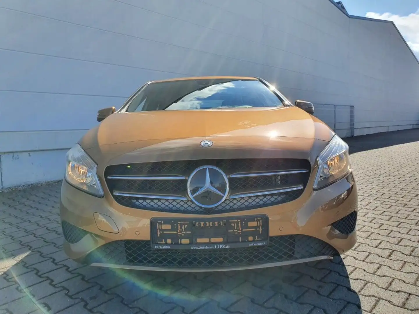 Mercedes-Benz A 180 (BlueEFFICIENCY) Style | Sitzhzg | Klima | bež - 2