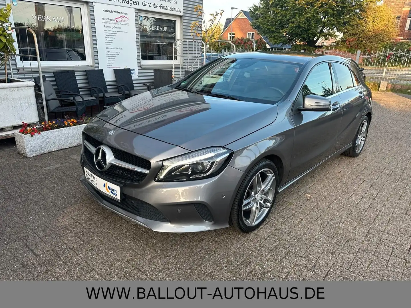 Mercedes-Benz A 220 d 4Matic*KLIMA*NAVI*AMG-PAKET*SPUR*TOT*LED* Gris - 2