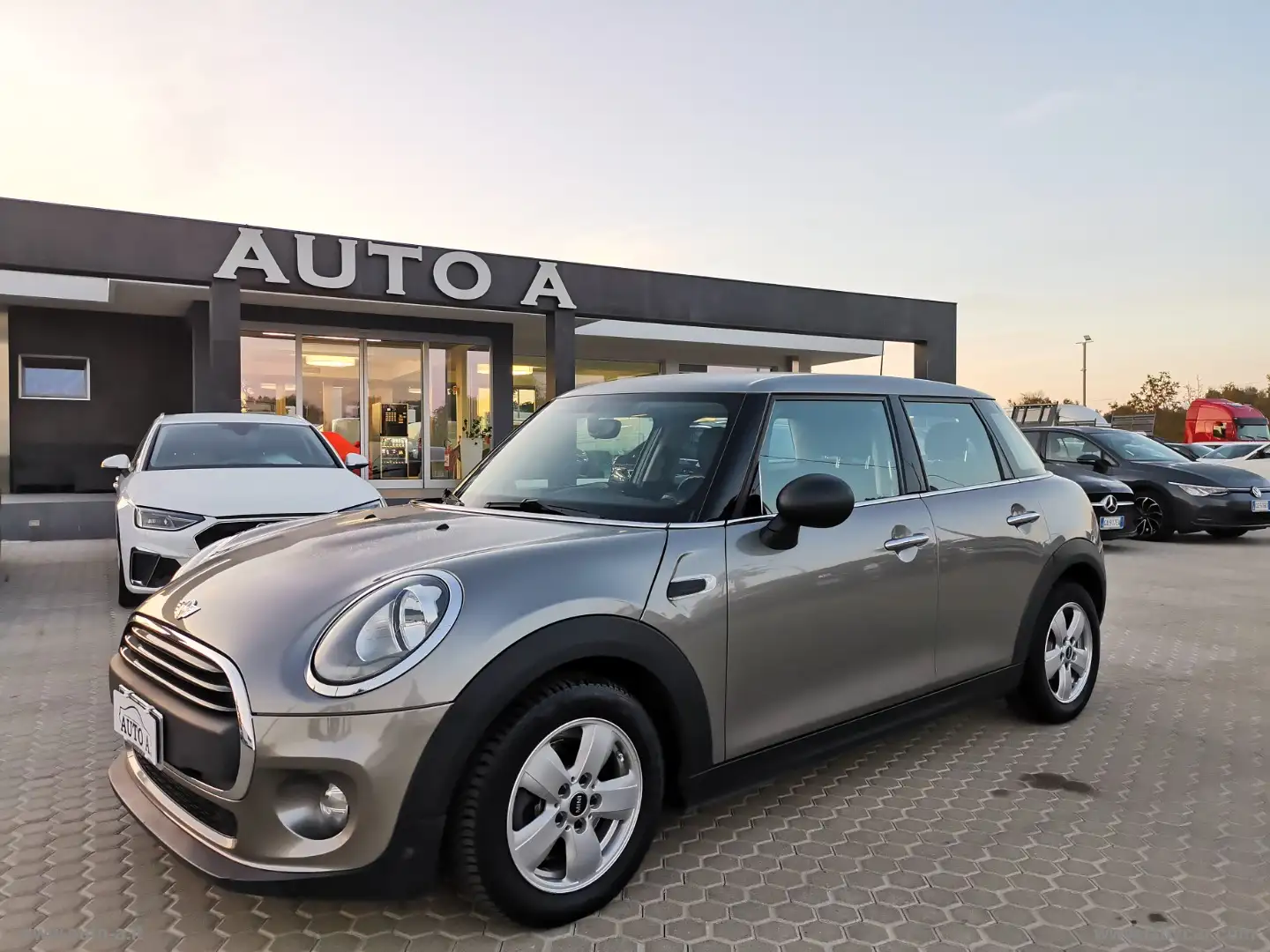 MINI Cooper One D 5 porte Grigio - 1