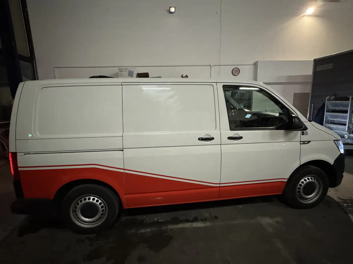 Volkswagen T6 Transporter Kastenwagen TDI BMT Weiß - 2