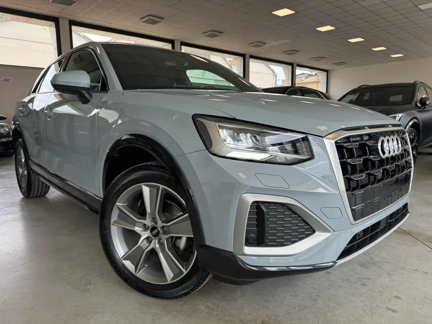 Audi Q2 30 TDI S line Interiors Gris - 2