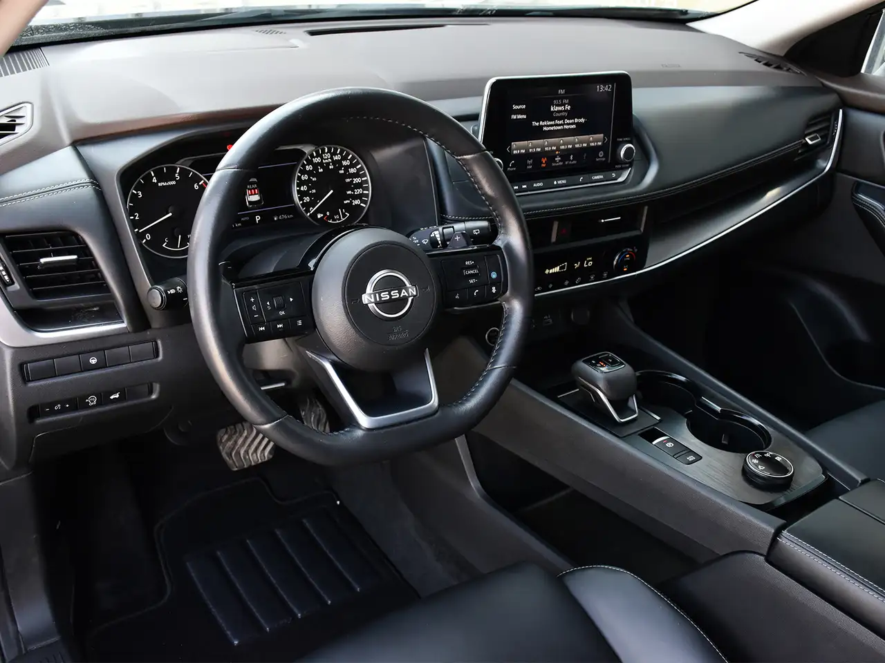 Nissan Rogue снимка Nissan Rogue