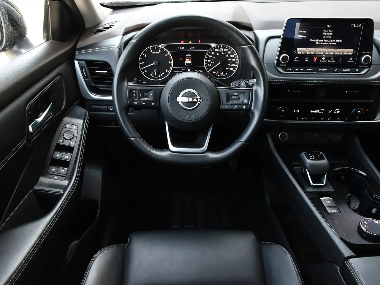 Nissan Rogue снимка Nissan Rogue