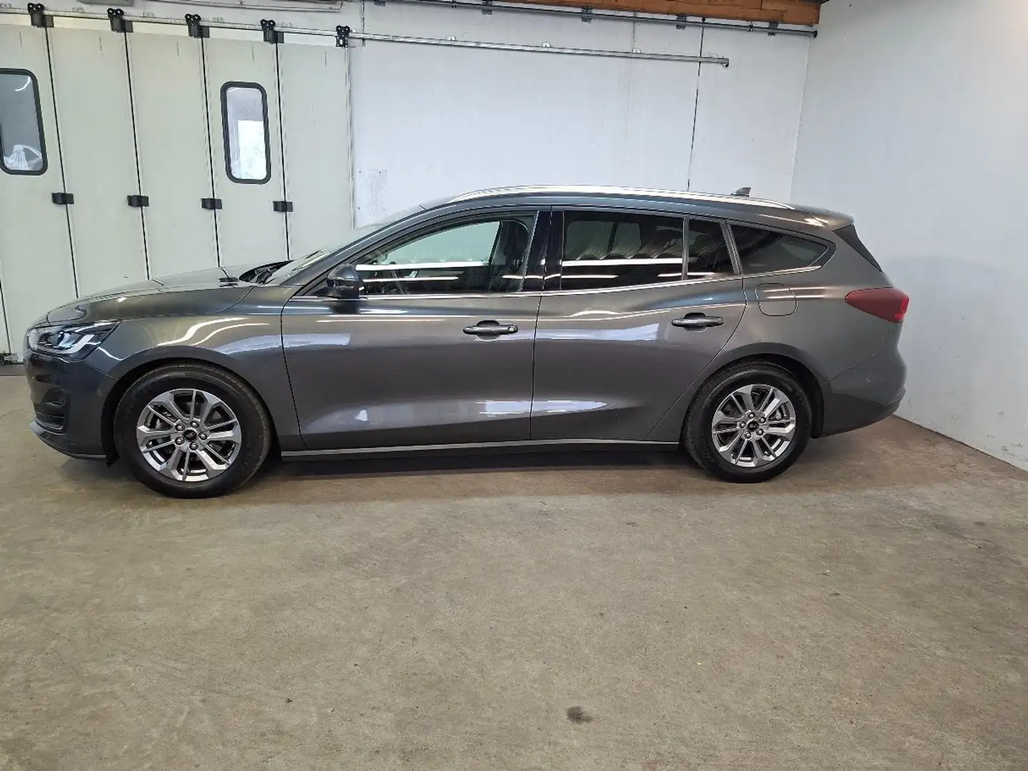 Ford Focus Kombi 1.5 EcoBlue Titanium Aut. ACC, Winter-Paket Grau - 2