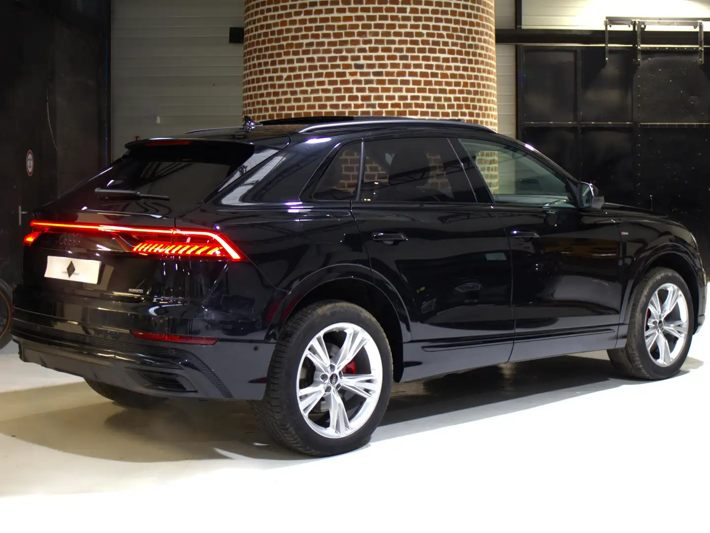 Audi Q8 60 TFSI Schwarz - 2