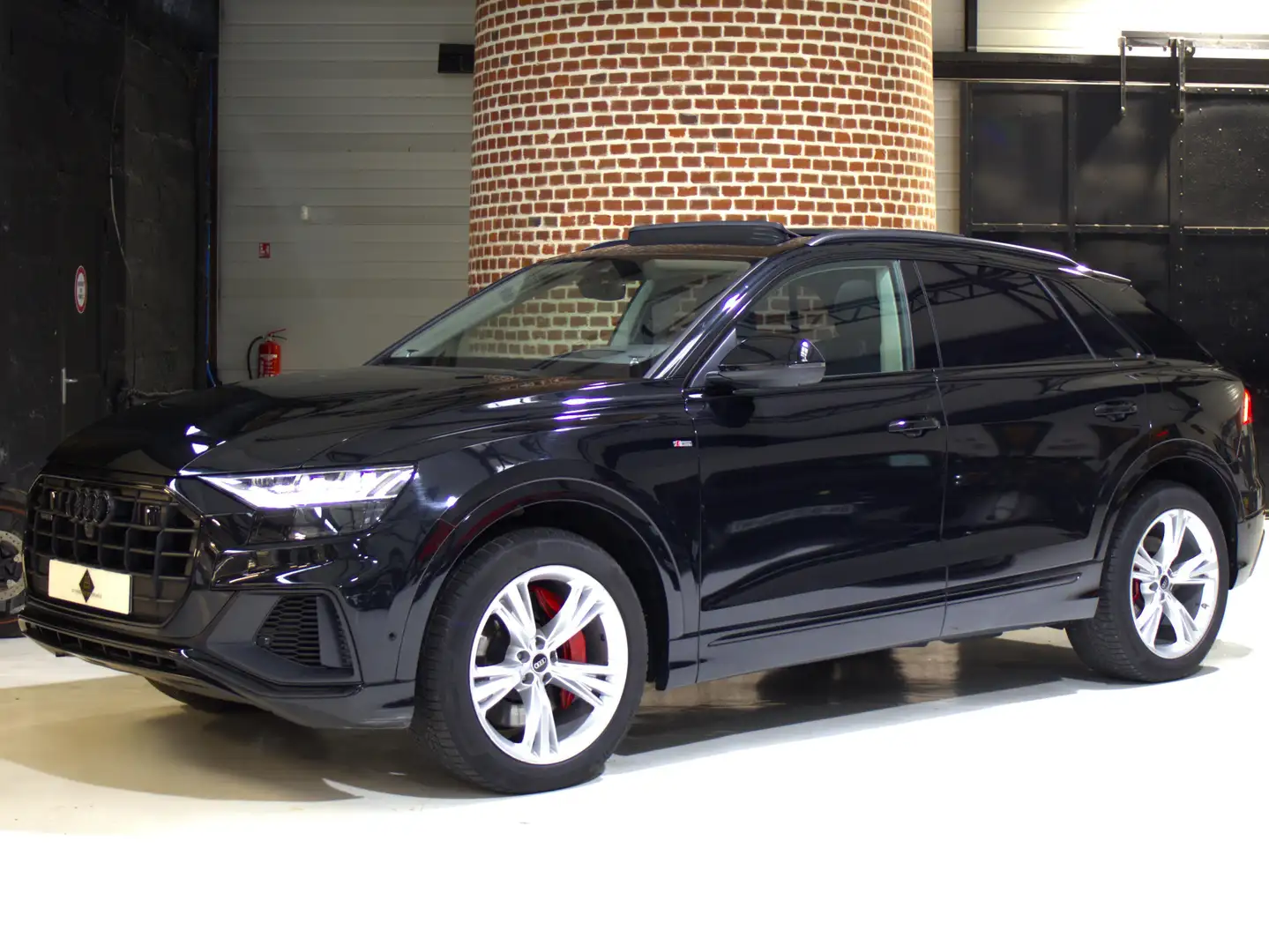 Audi Q8 60 TFSI Schwarz - 1