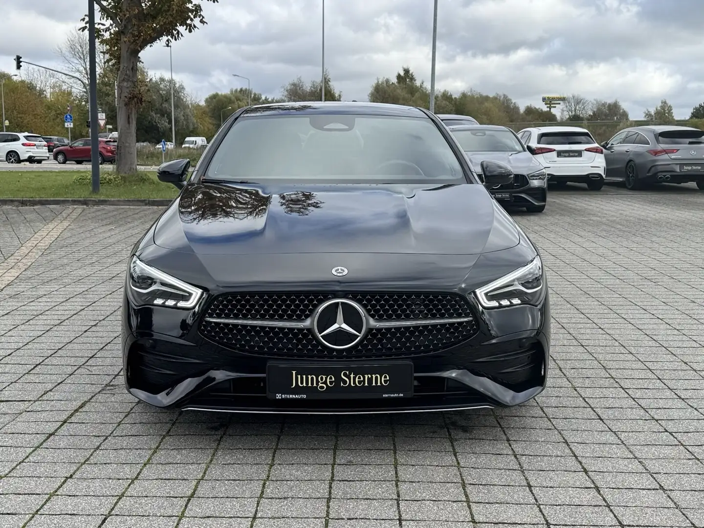 Mercedes-Benz CLA 180 CLA 180 Coupé AMG Premium Leder rot Pano Burmester Schwarz - 2