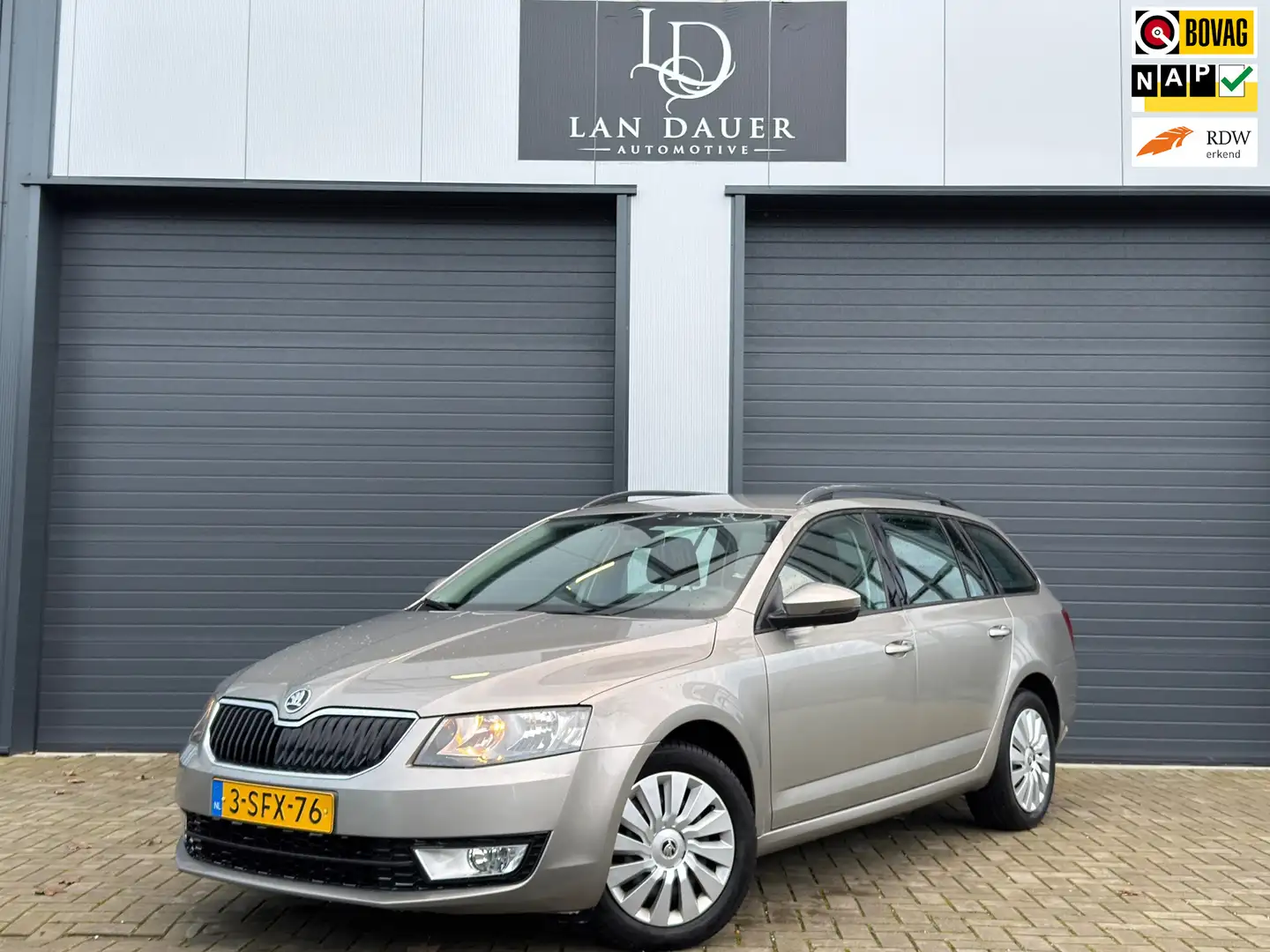 Skoda Octavia Combi 1.6 TDI Greentech Cruise / Airco / ACTIE Beige - 1