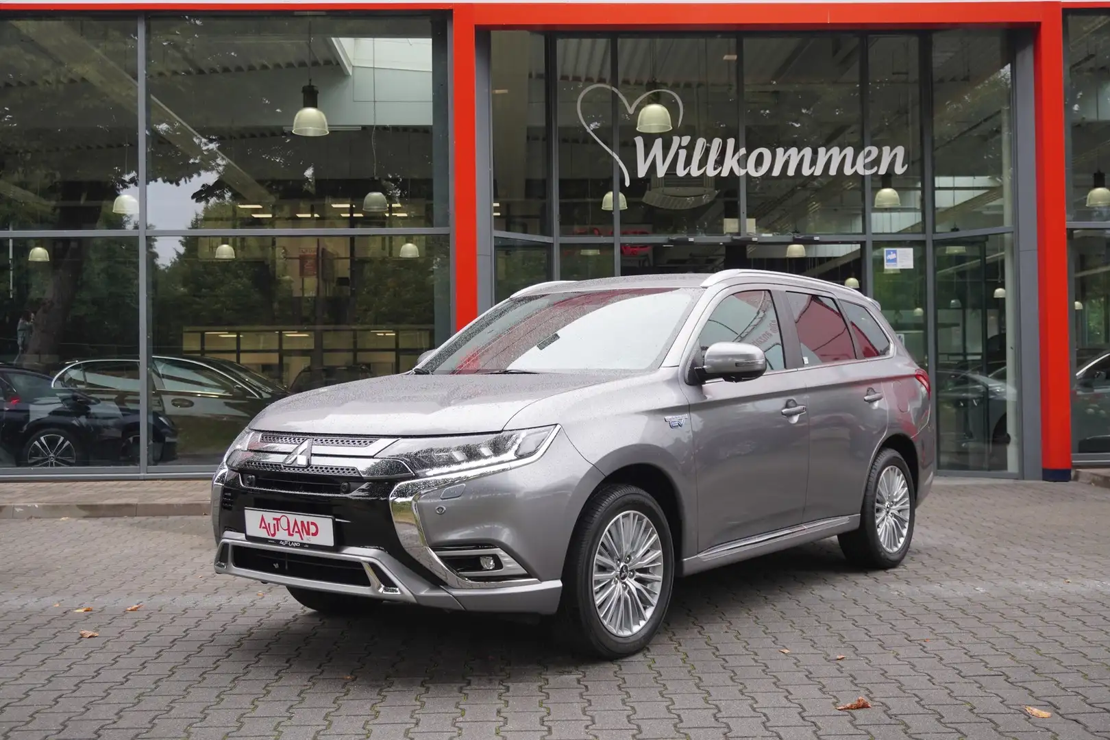 Mitsubishi Outlander 2.4 Hybrid PHEV 4WD LED AHK 360° Navi Silber - 2