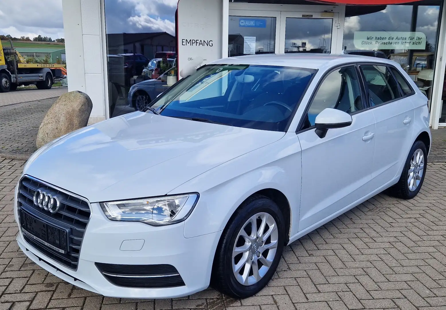 Audi A3 Sportback 1.2 TFSI attraction+Xenon/PDC/Sitzh.! Weiß - 1