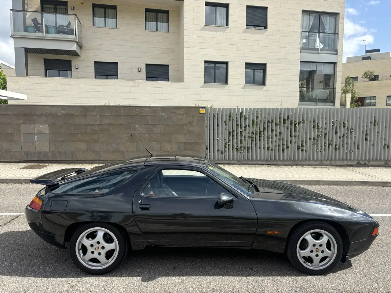 Porsche 928