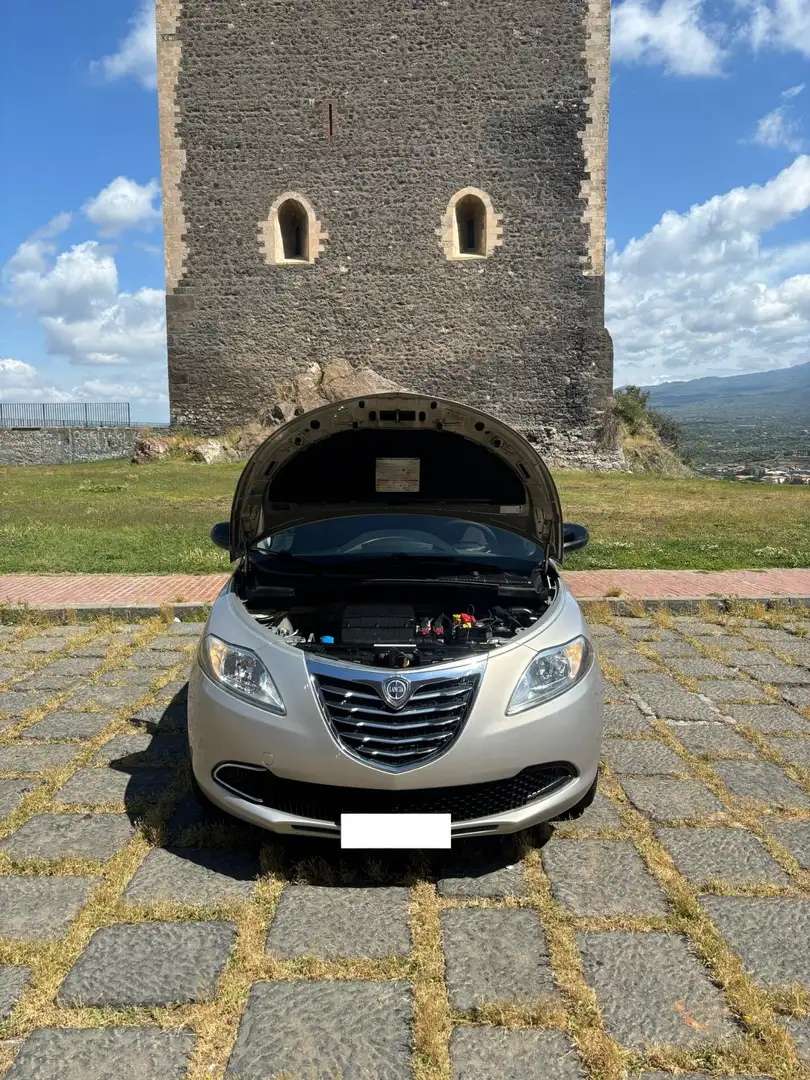 Lancia Ypsilon 1.2 69 CV 5 porte S&S Gold Oro - 2