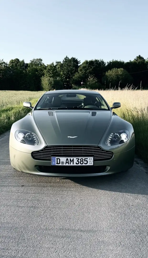 Aston Martin V8 Vantage - 2
