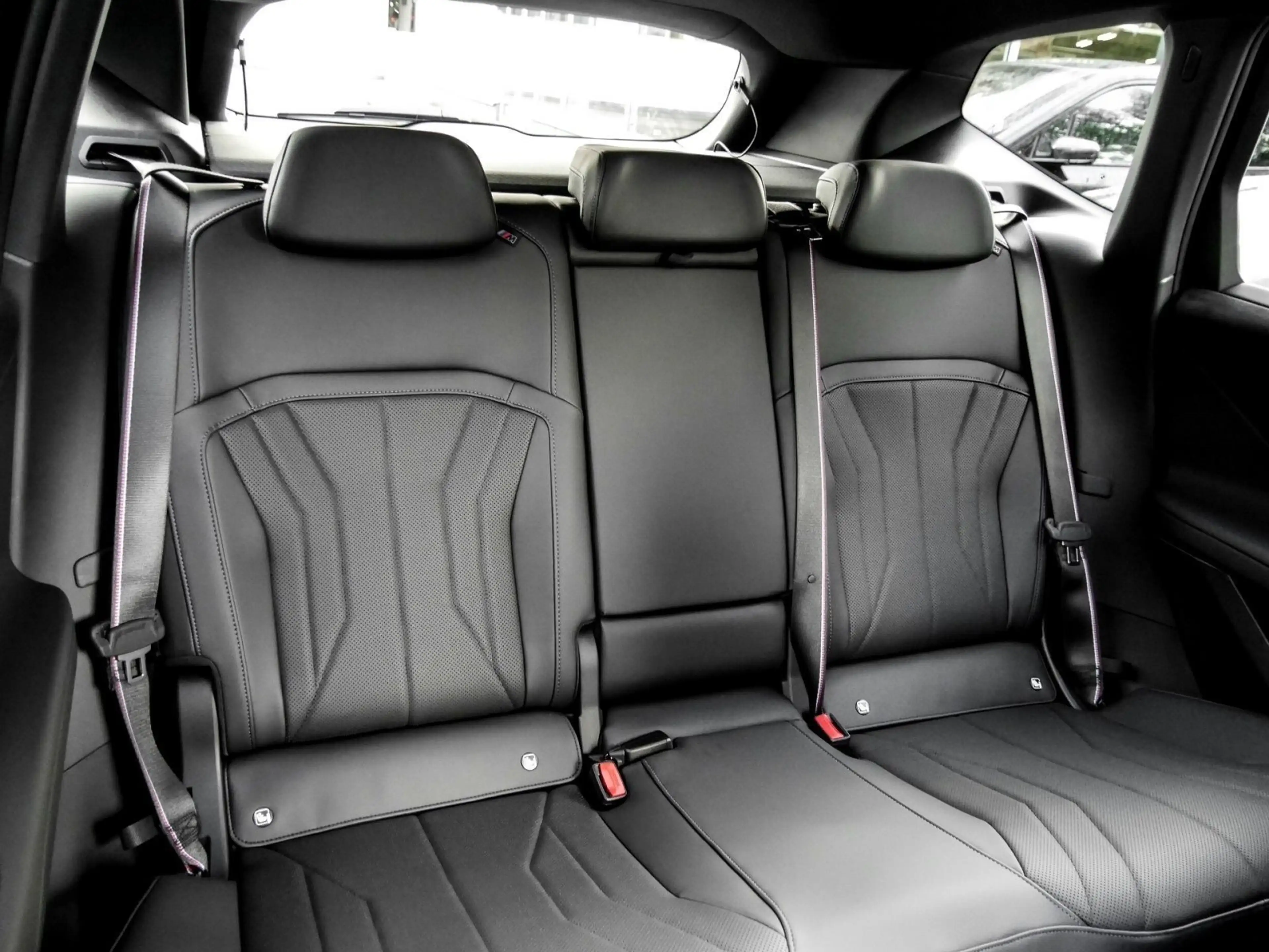 BMW iX3 40 M SPORT PRO+AHK+H/K+HuD+PANO+DA PLUS — photo 4