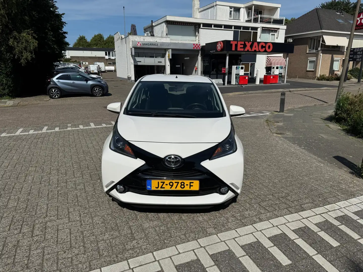 Toyota Aygo 1.0 VVT-i x-play Wit - 2