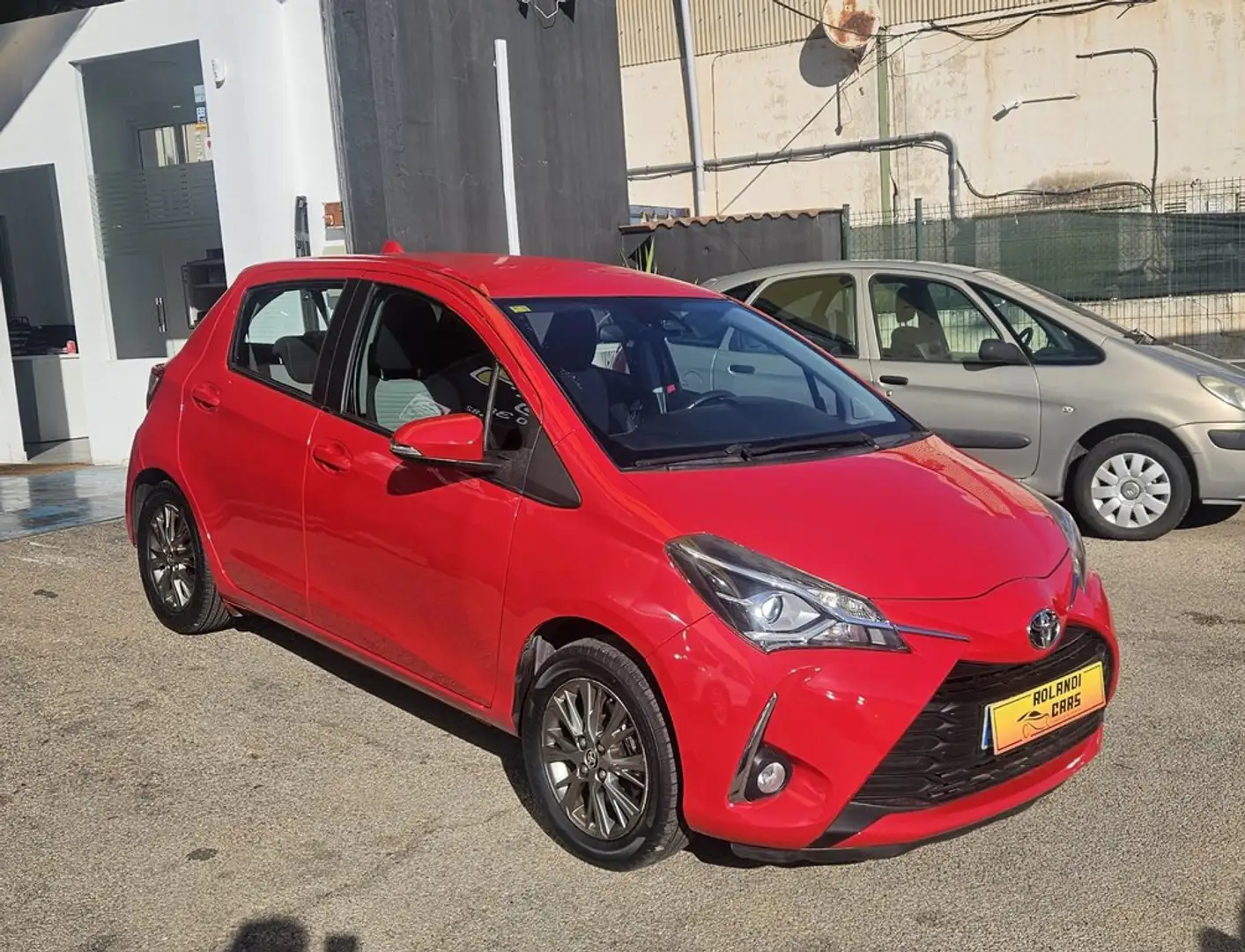 Toyota Yaris 1.5 Active Rojo - 2
