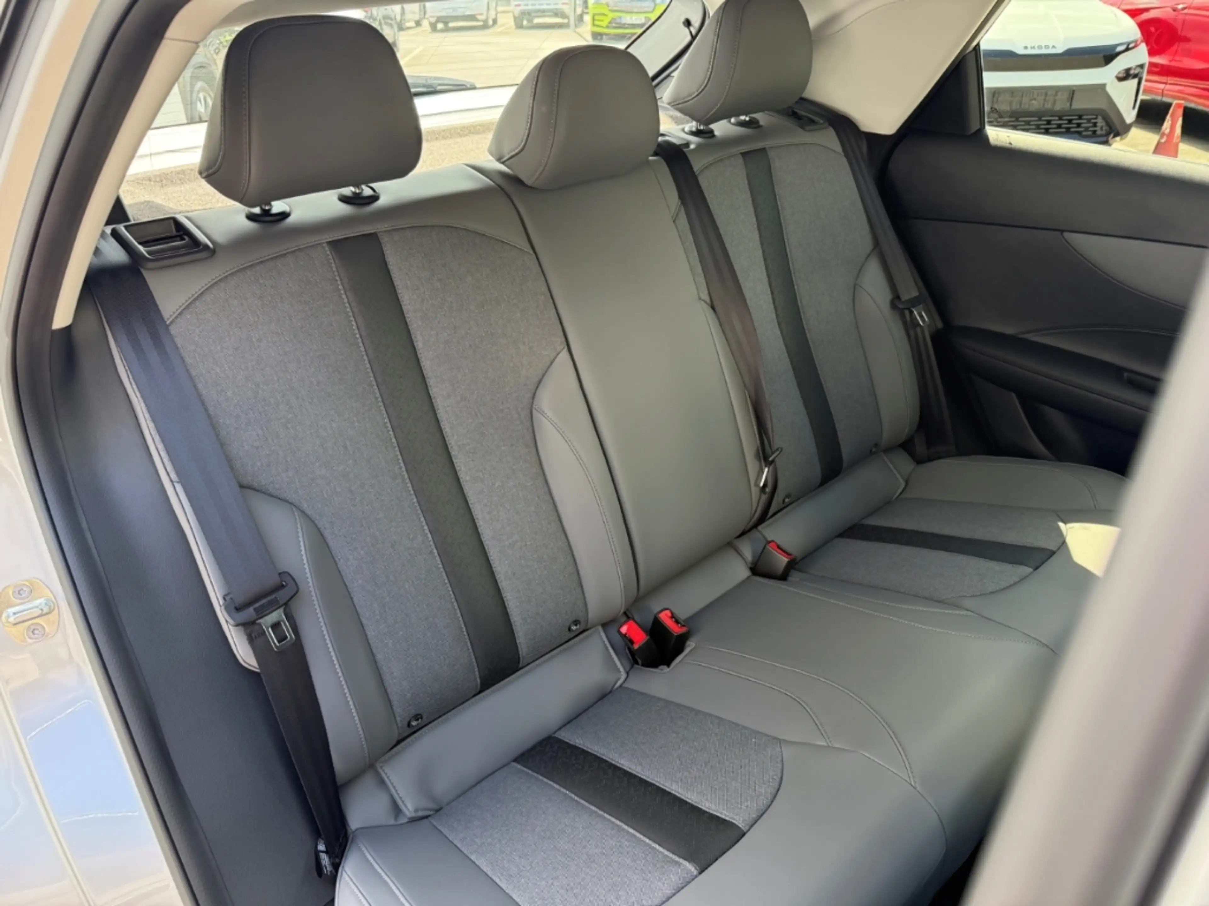 MG MG4 Premium - 64kW LED CarPlay Shz Shz Klima DAB Alu — photo 10