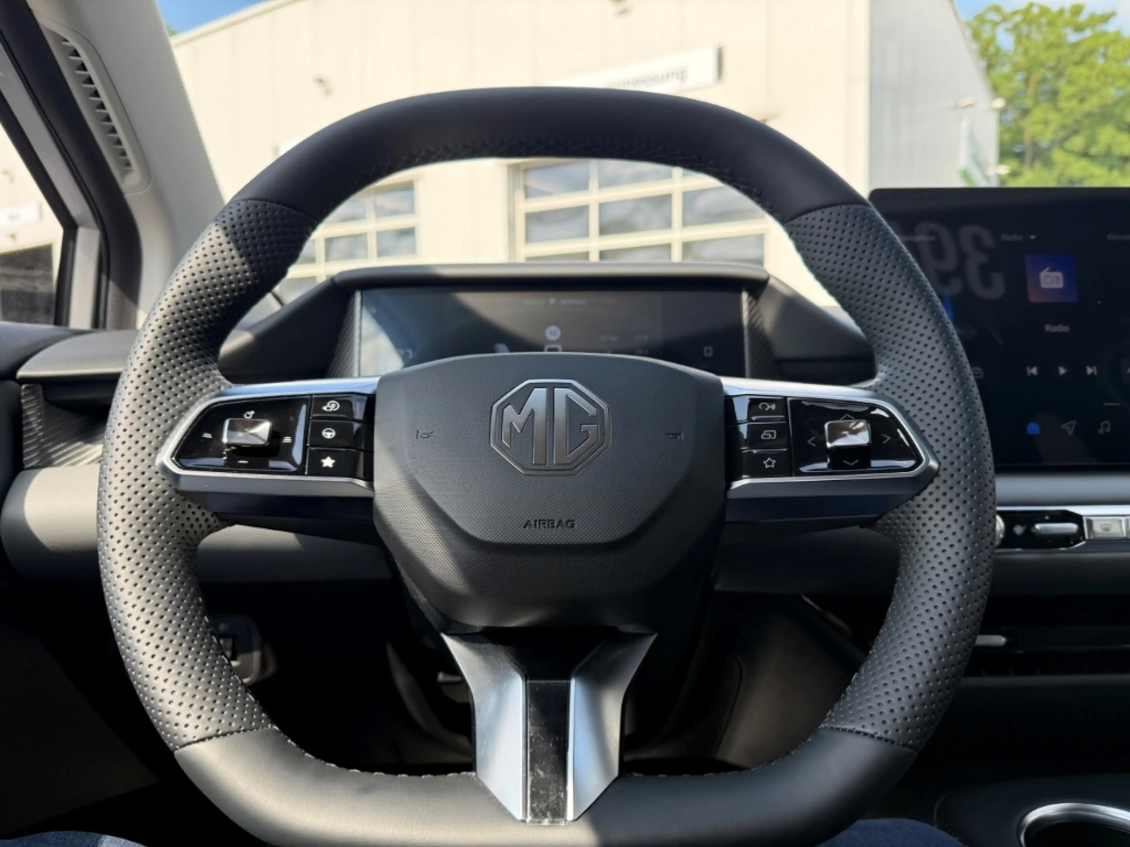 MG MG4 Premium - 64kW LED CarPlay Shz Shz Klima DAB Alu — photo 11