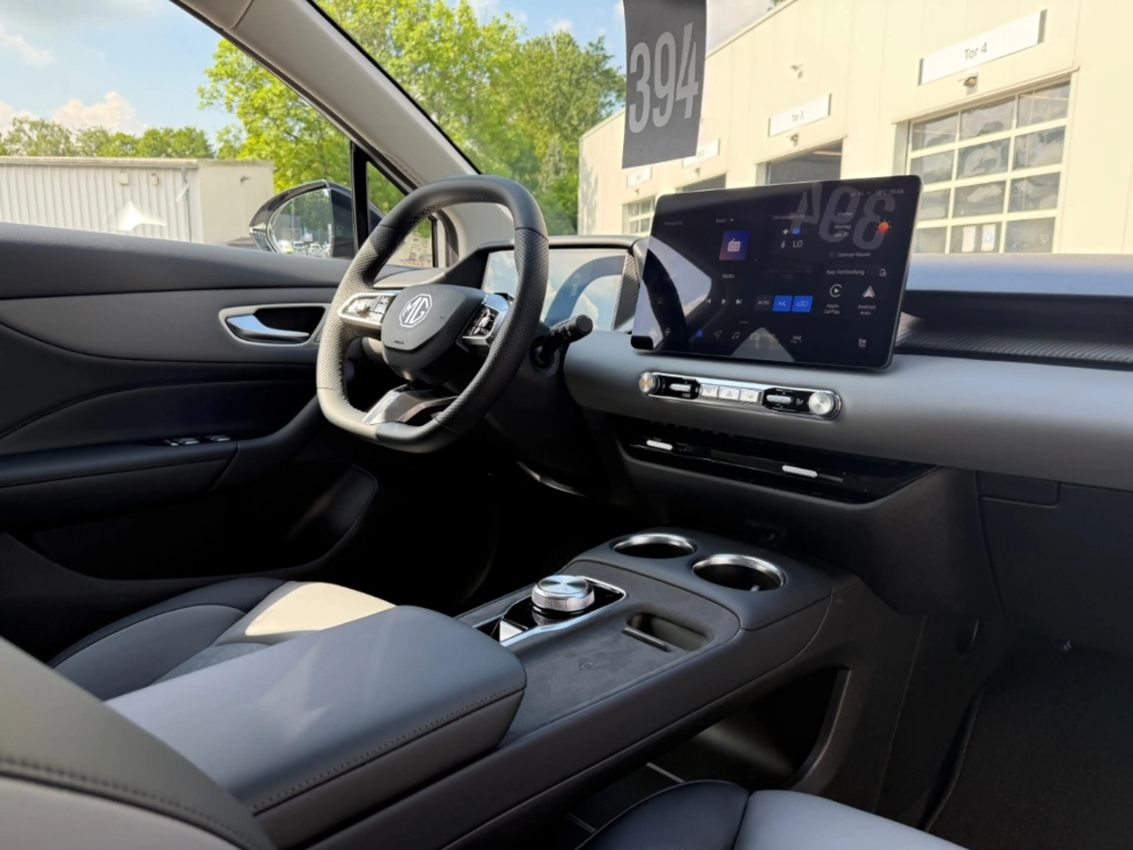 MG MG4 Premium - 64kW LED CarPlay Shz Shz Klima DAB Alu — photo 9