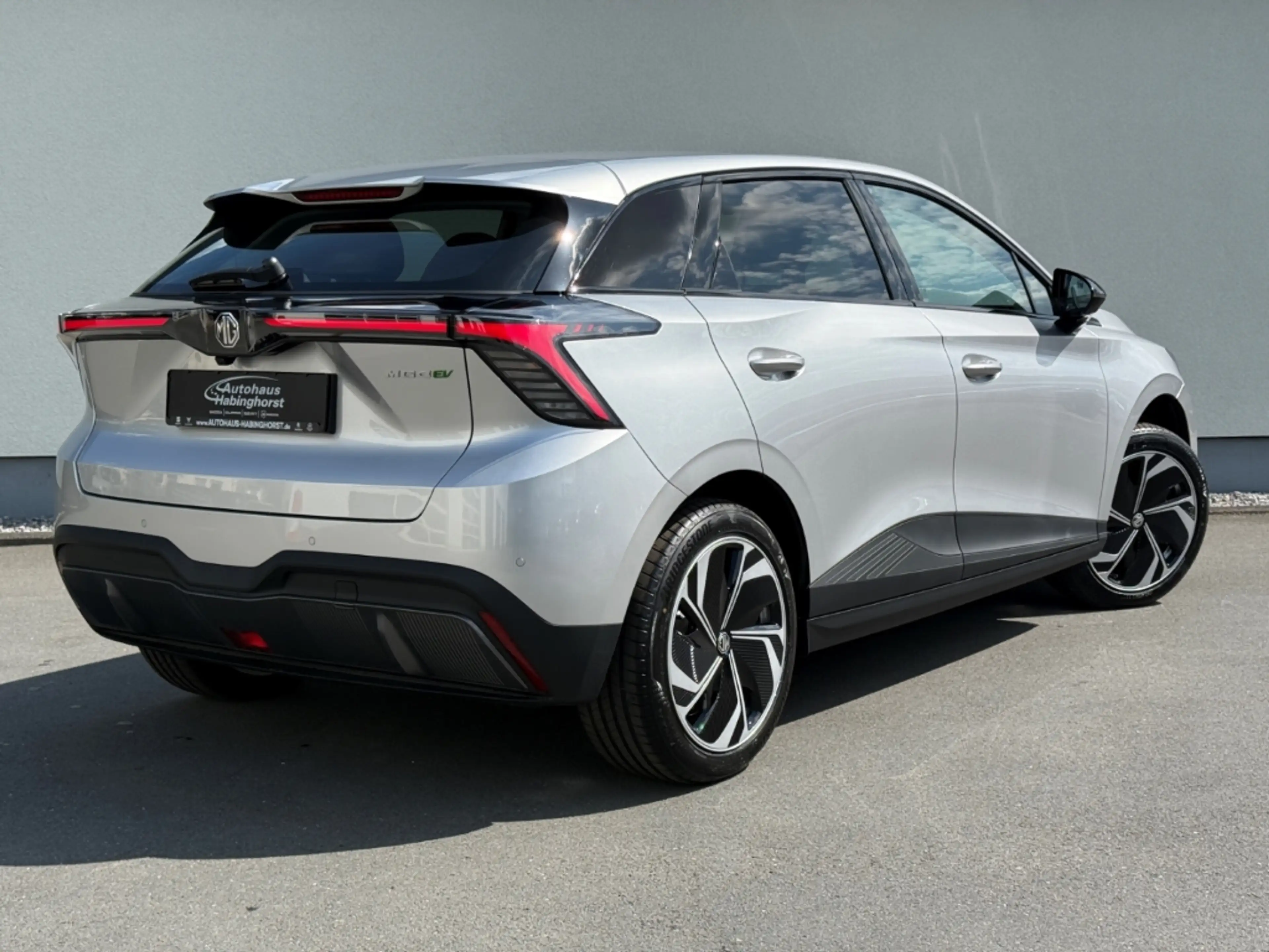 MG MG4 Premium - 64kW LED CarPlay Shz Shz Klima DAB Alu — photo 5