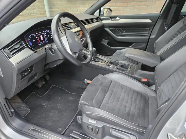 Volkswagen Passat view 6