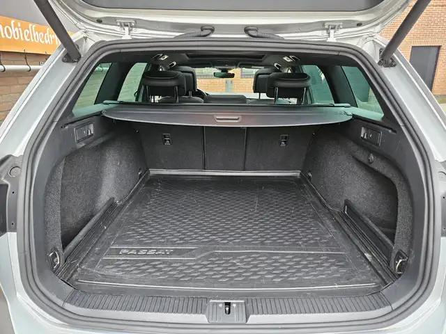 Volkswagen Passat view 28