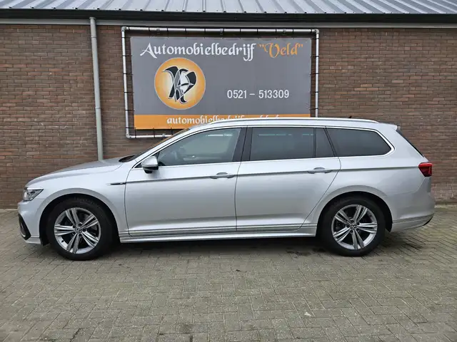Volkswagen Passat view 3