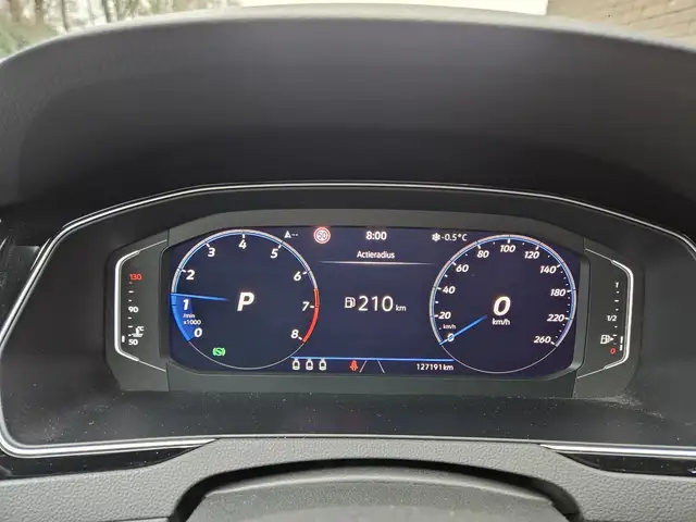 Volkswagen Passat view 8