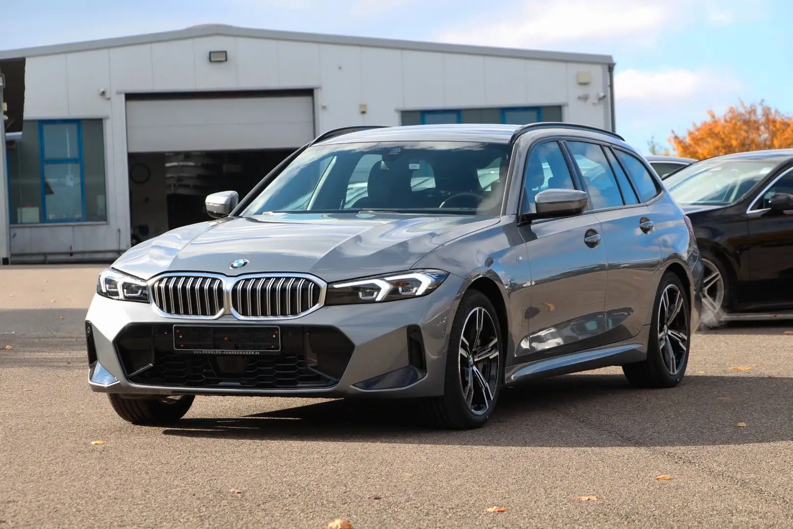 BMW 330 i Touring xDrive M Sport shadow line Grau - 1
