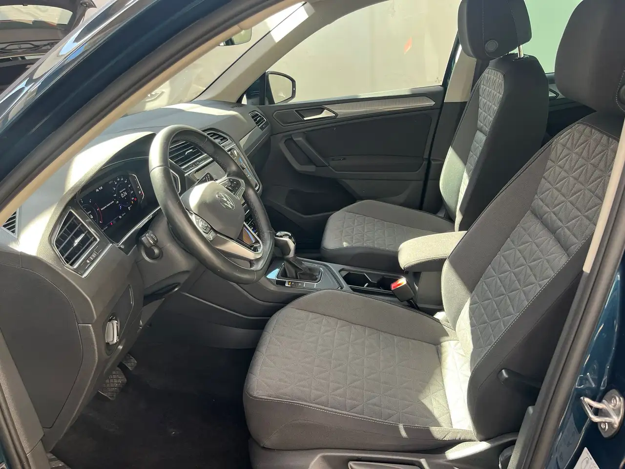 Volkswagen Tiguan II 2022 2.0 tdi Life 150cv dsg, миниатюра 10